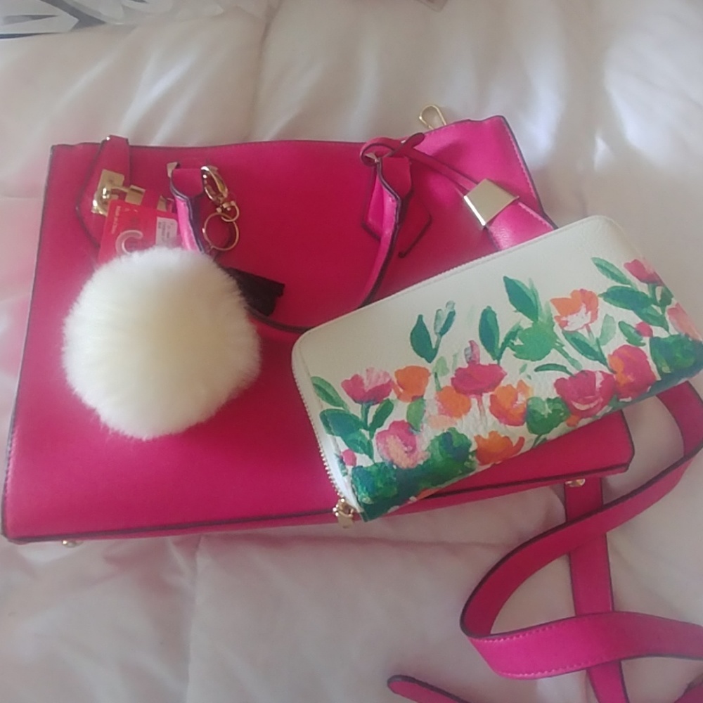 Purse w matching wallet and bag charm